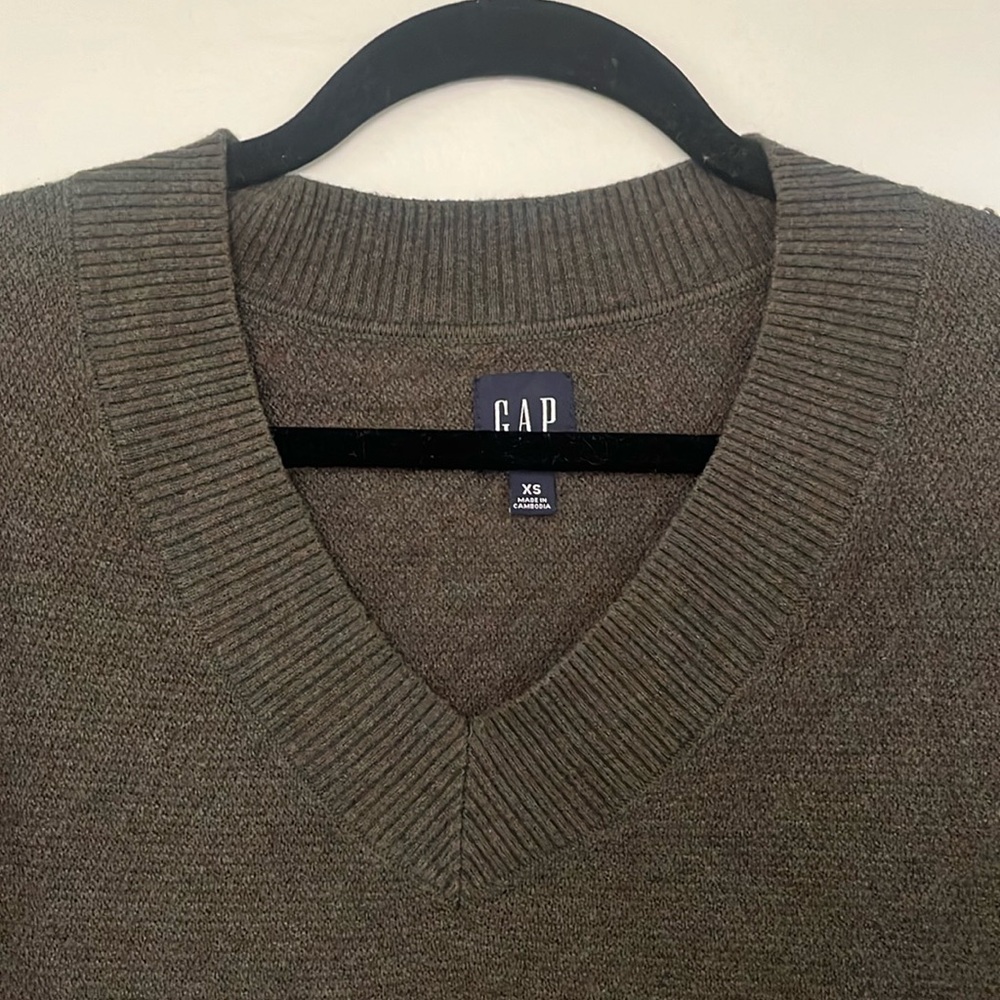 Gap v neck sweater